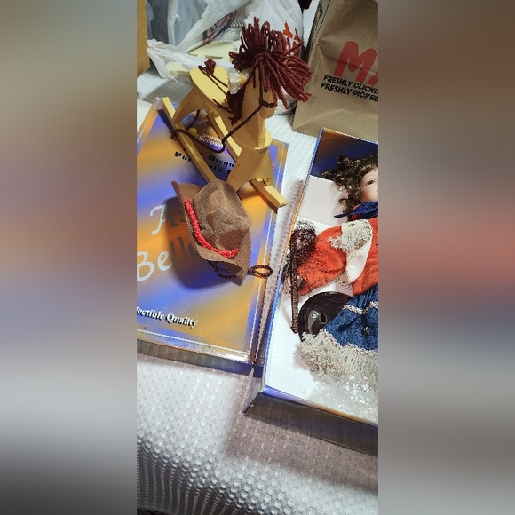 ASHLEY BELLE EUC PORCELAIN COWGIRL DOLL SET - Picture 3 of 11